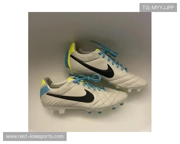 Nike传奇足球鞋与顶级球星的完美搭配及穿着故事分析 Nike传奇足球鞋与顶级球星的完美搭配及穿着故事分析