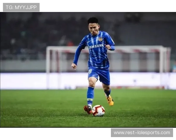 足球场上肘击事件盘点 哪些球星因肘击引发争议与冲突